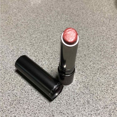 カラー 💄スムース ゴーイング
愛用してたバガブルが終売？のため代わりに好きだったカラーに似た色を見てもらい購入。メントール入りでスースーしてしっかり潤い密封感🙆‍♀️#リップ #MAC 