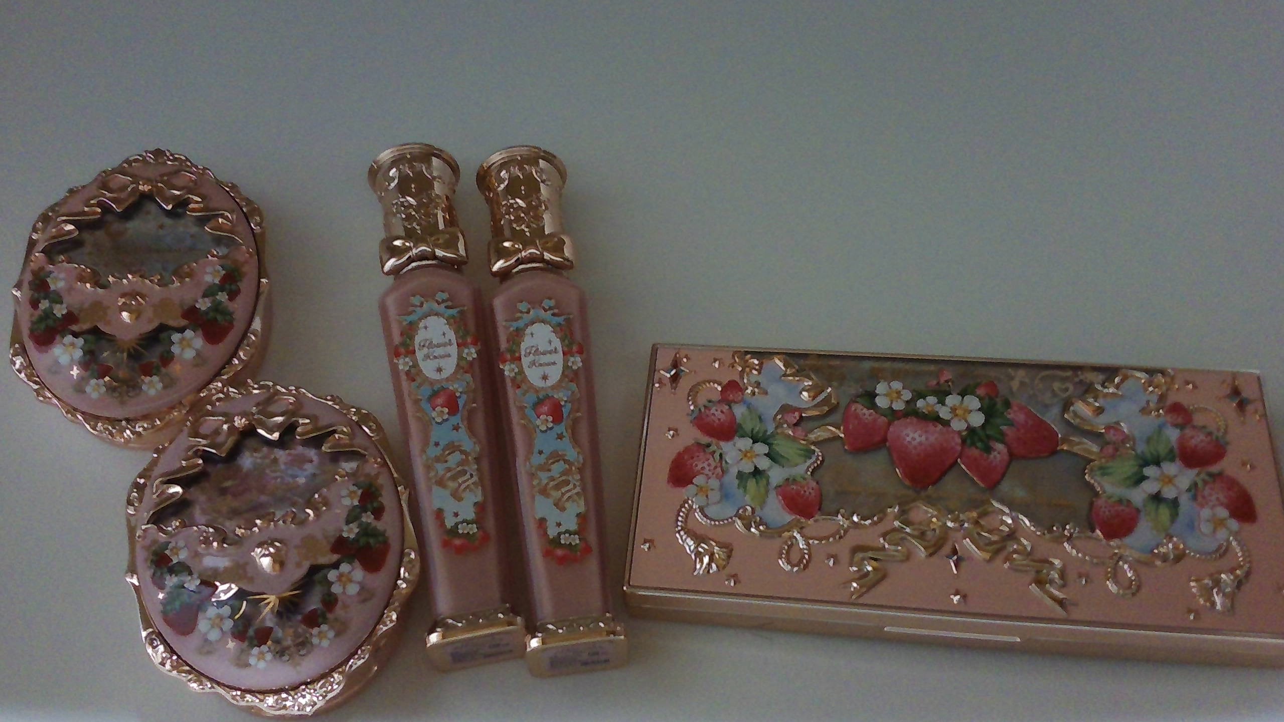 FlowerKnows ストロベリーロココ チークブラッシュのクチコミ「中国コスメブランドのフラフーノーズ🎀

アイシャドウパレット　04シャンミスティローズ
.....」（1枚目）