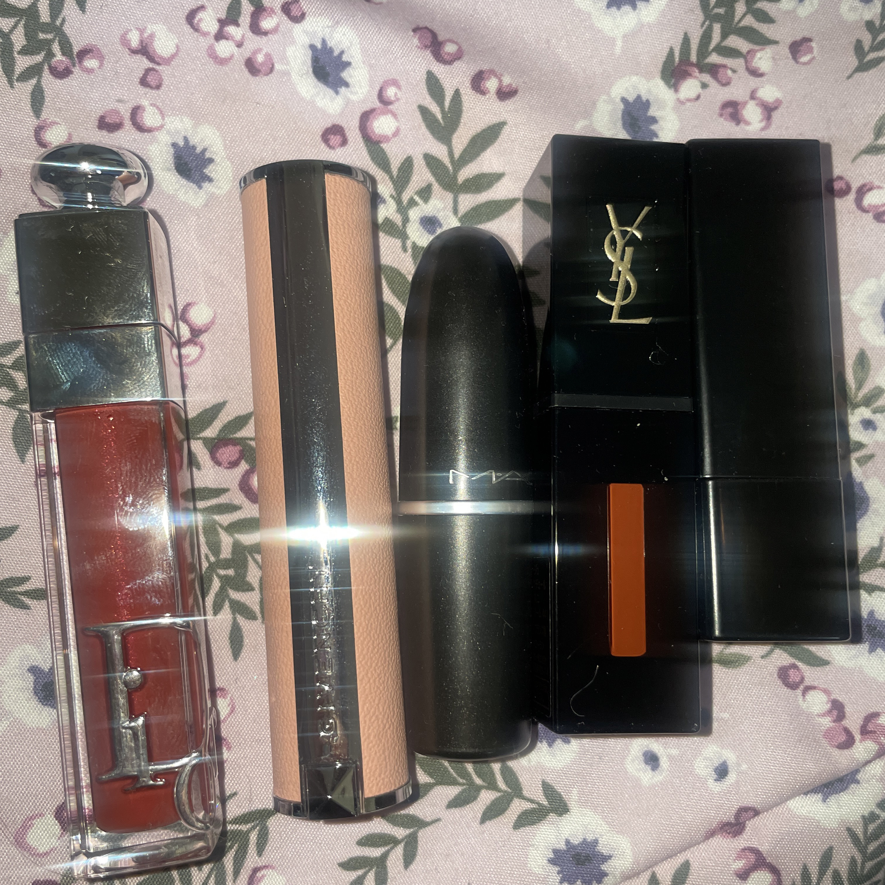 ルージュ ピュールクチュール ヴェルニ ヴィニルクリーム No.441 アーケードチリ/YVES SAINT LAURENT BEAUTE/口紅を使ったクチコミ（1枚目）