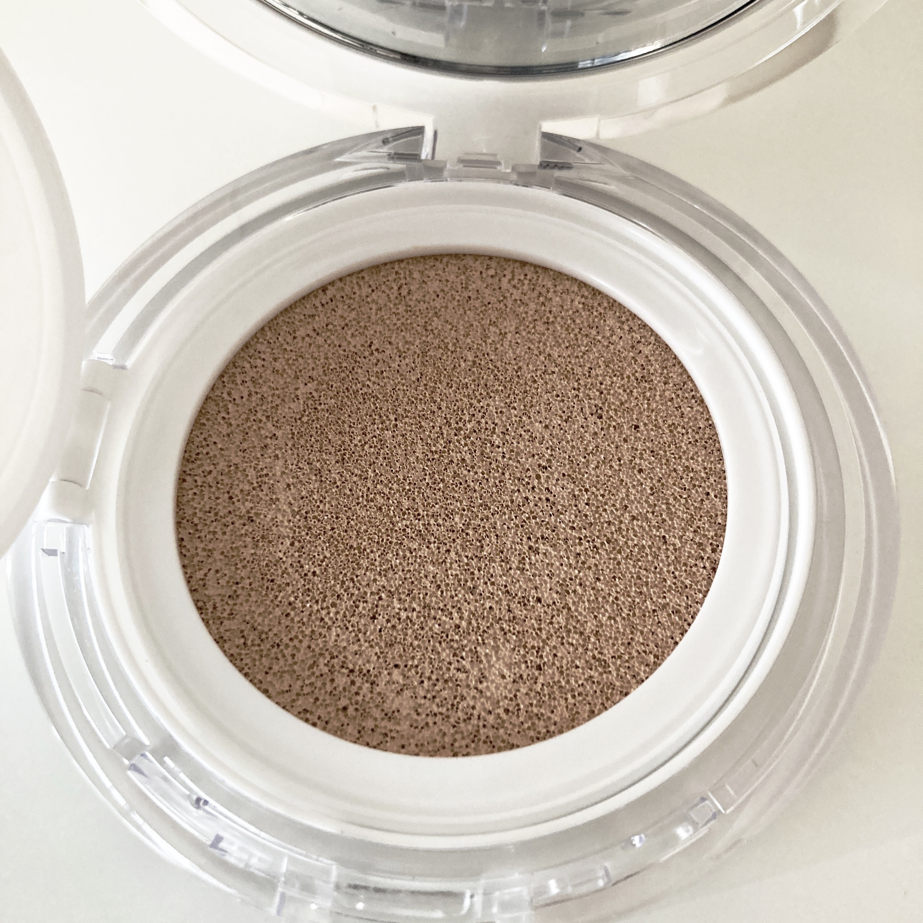 CICA エアリーフィットカバークッション 21 ライトベージュ/VT/クッションファンデーションを使ったクチコミ（2枚目）