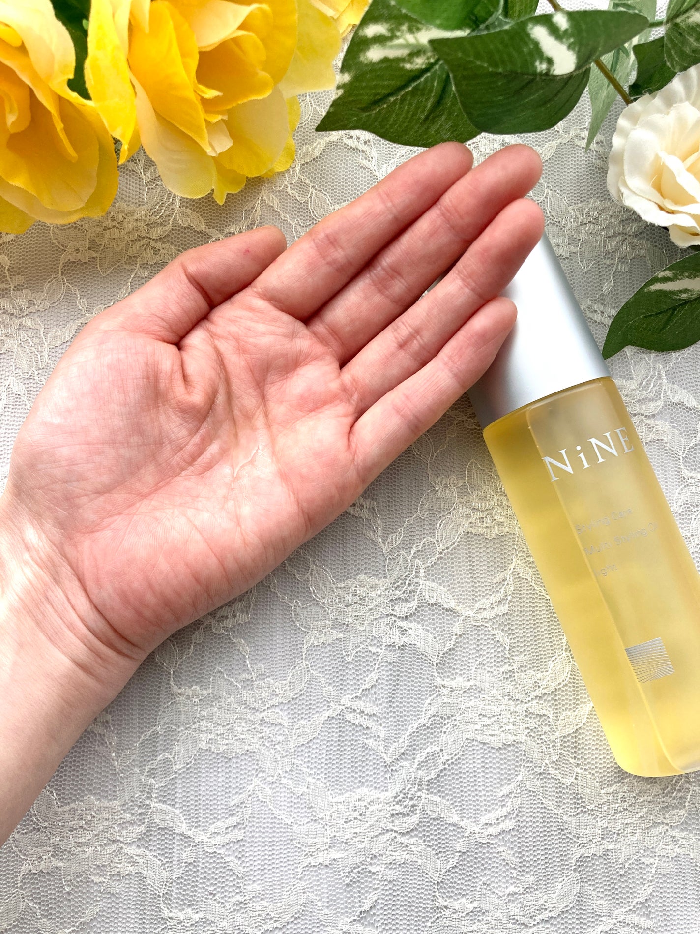 マルチスタイリングオイルライト/NiNE/ヘアオイルを使ったクチコミ(2枚目)