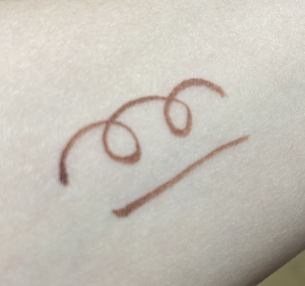 「密着アイライナー」ショート筆リキッド/デジャヴュ/リキッドアイライナーを使ったクチコミ（2枚目）