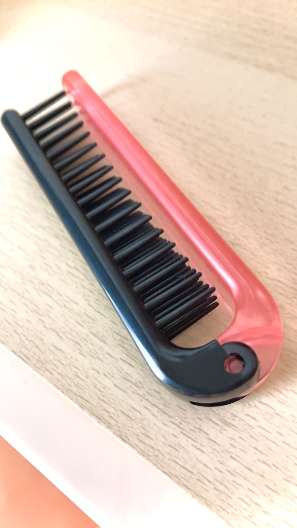 マペペ ミニスリムブラシのクチコミ「愛用中のヘアブラシ💕

この子…控えめに言って天才🥺🥺

Loftで308円で購入した携帯用ヘ.....」（1枚目）