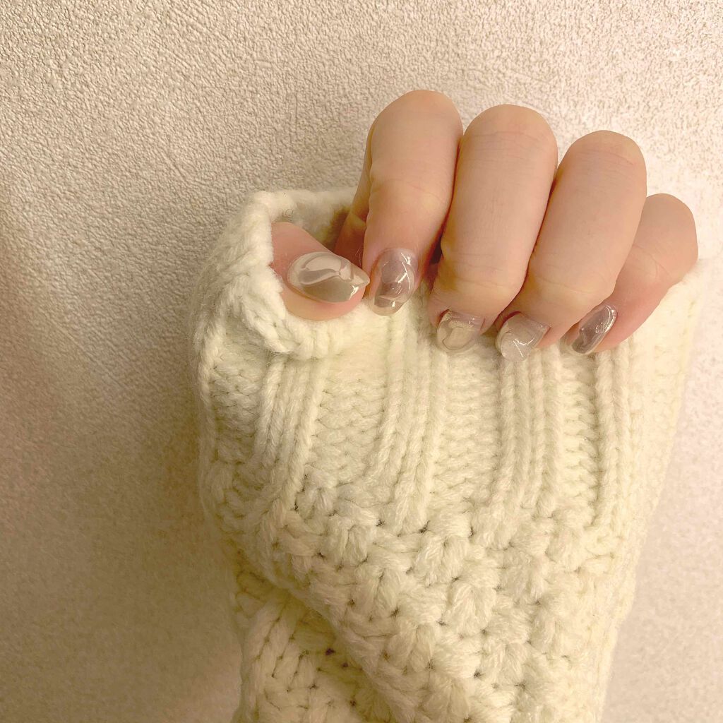 シルバーのミラーネイルに
クリアのジェルでニュアンス風に
薬指だけ天然石でワンポイントにしてます


#ミラーネイル