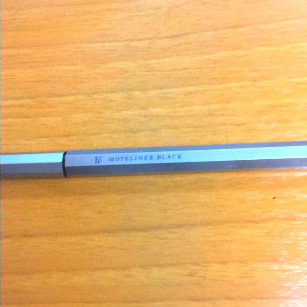 モテライナー リキッド/UZU BY FLOWFUSHI/リキッドアイライナーを使ったクチコミ（1枚目）