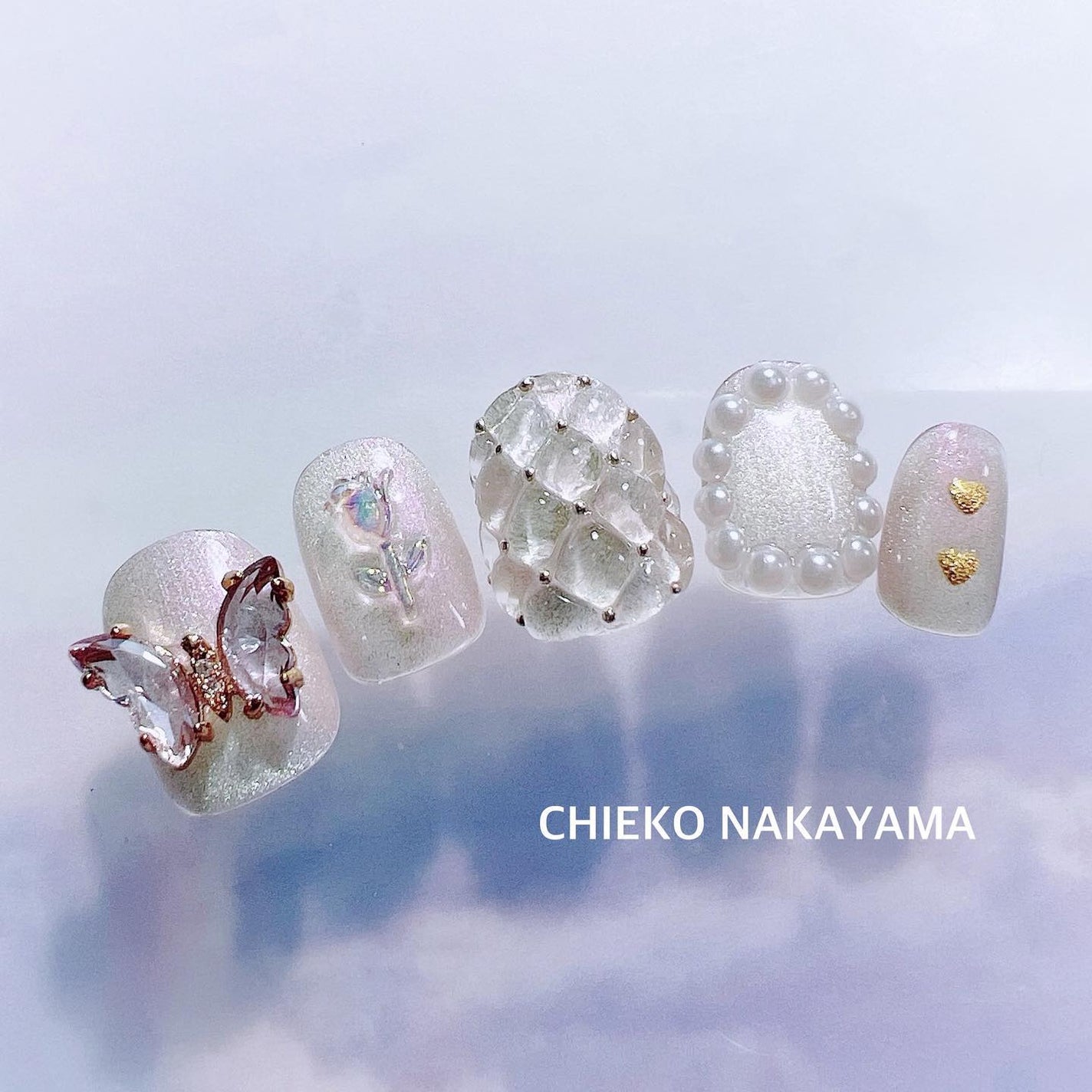 なかやまちえこ on LIPS 「White.365日ネイル189日め⠀⠀#nail#nails..」(1枚目)