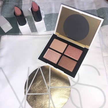 #NARS #限定 #NARS zen 
美し過ぎて、写真加工しませんでした。

肌に乗せても本当に綺麗になじみます。
今回はナチュラルカラーだから、他のも似てるし別にいらないかな？と思っていたのに、実