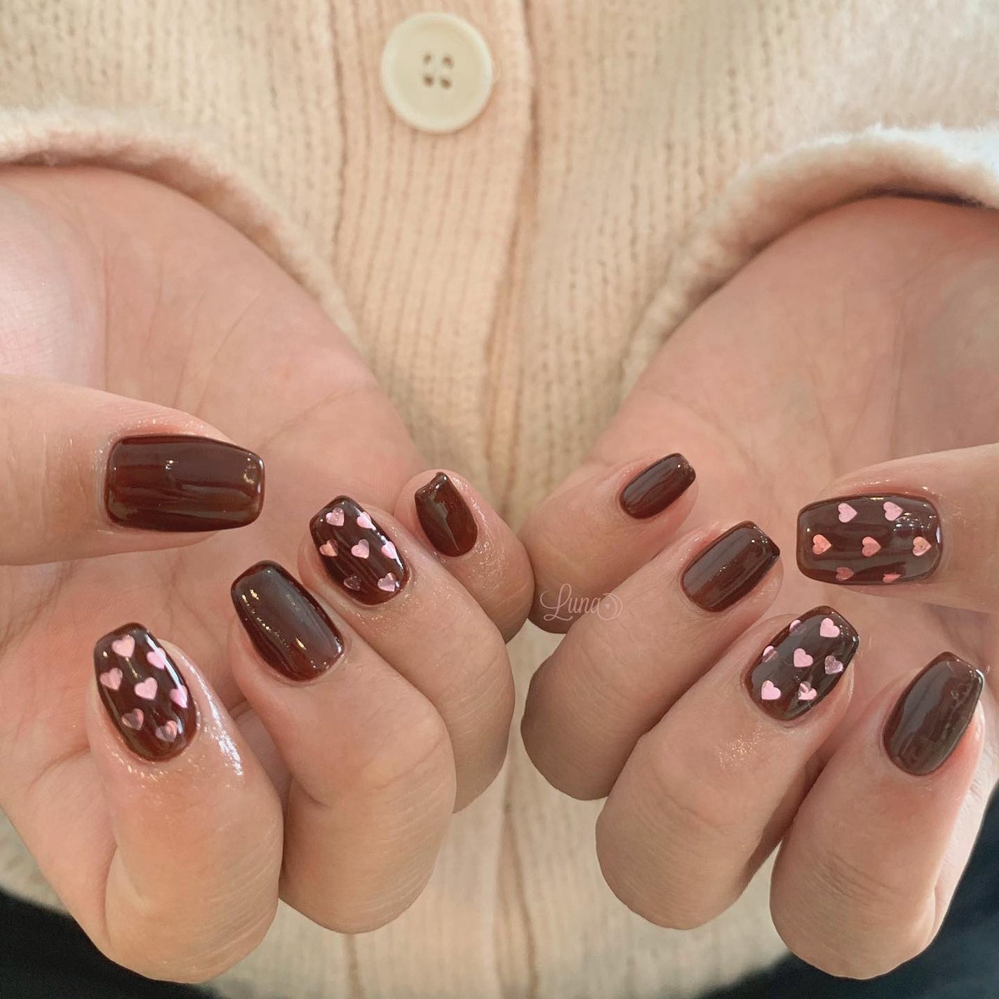 Iuna. Mizuki on LIPS 「.brown🍫💖#nail#nailstagram#gelna..」(1枚目)