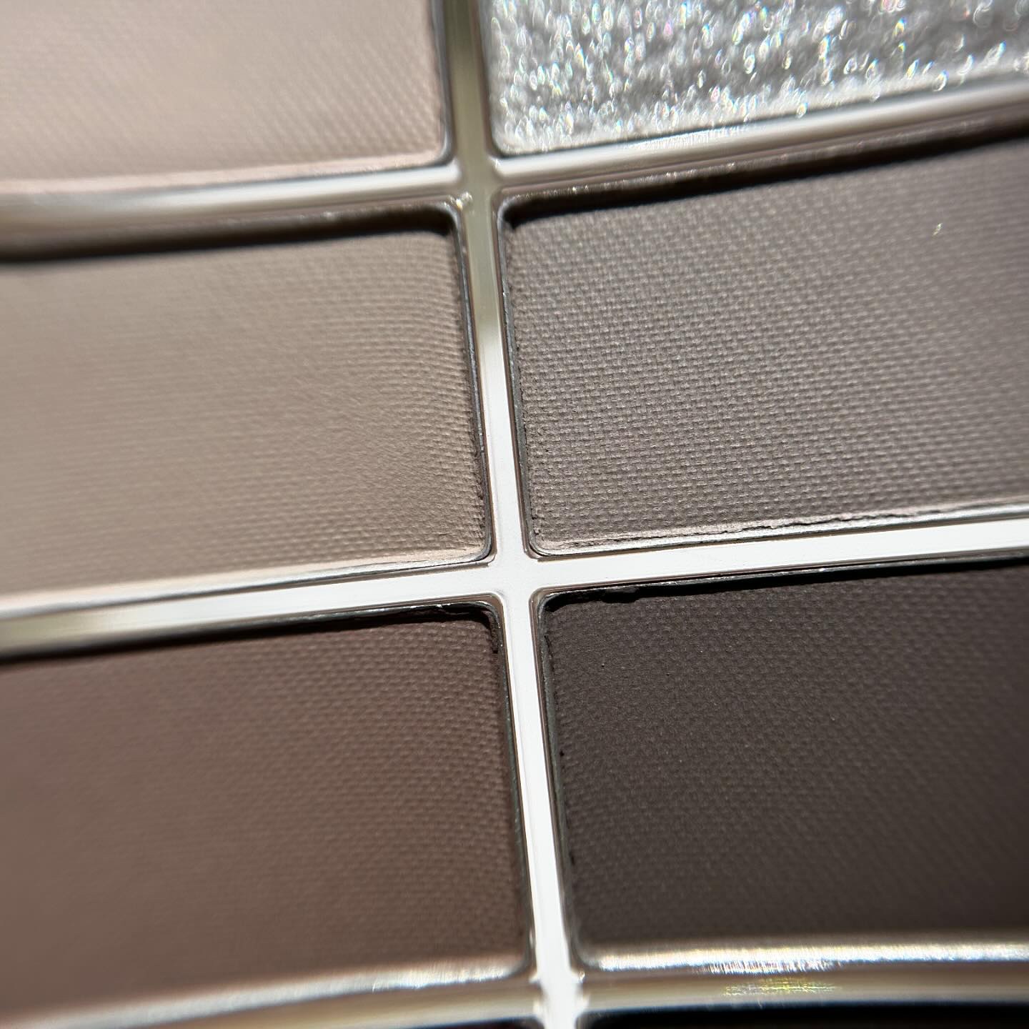 ソフトブラーリングアイパレット 15.ボーンダークブラーリング/wakemake/アイシャドウパレットを使ったクチコミ（3枚目）