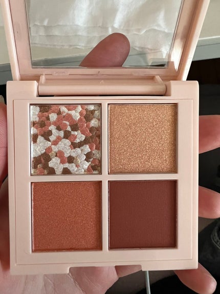 レブロン ダズル アイシャドウ クアッド/REVLON/アイシャドウパレットを使ったクチコミ(1枚目)