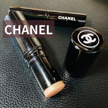 CHANEL　ボーム エサンシエル　トランスパラン

粉のハイライトは持ってるけど、クリームタイプやスティックタイプのハイライトが欲しくってずっと気になっていたボーム エサンシエルを購入

店頭で丁度全