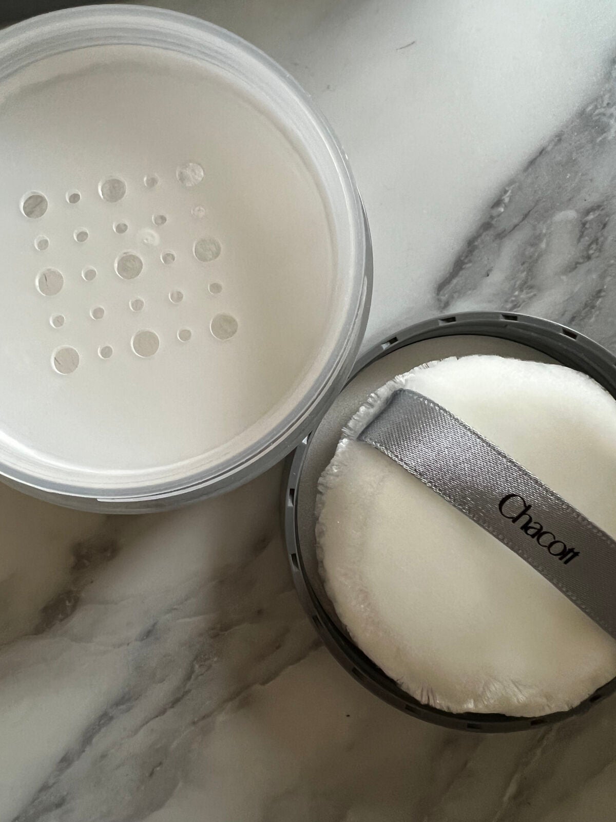 フィニッシングパウダー マット/チャコット・コスメティクス/ルースパウダーを使ったクチコミ(3枚目)