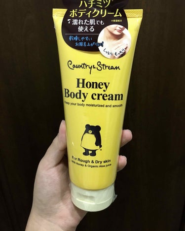 Honey　BODY　CREAM
ハチミツボディクリームです

匂いはもちろんハチミツ匂いで
具体的にはディズニーランドのプーさんのハニーハントのようなにおいです

かなり濃厚で乾燥もしにくいし
800