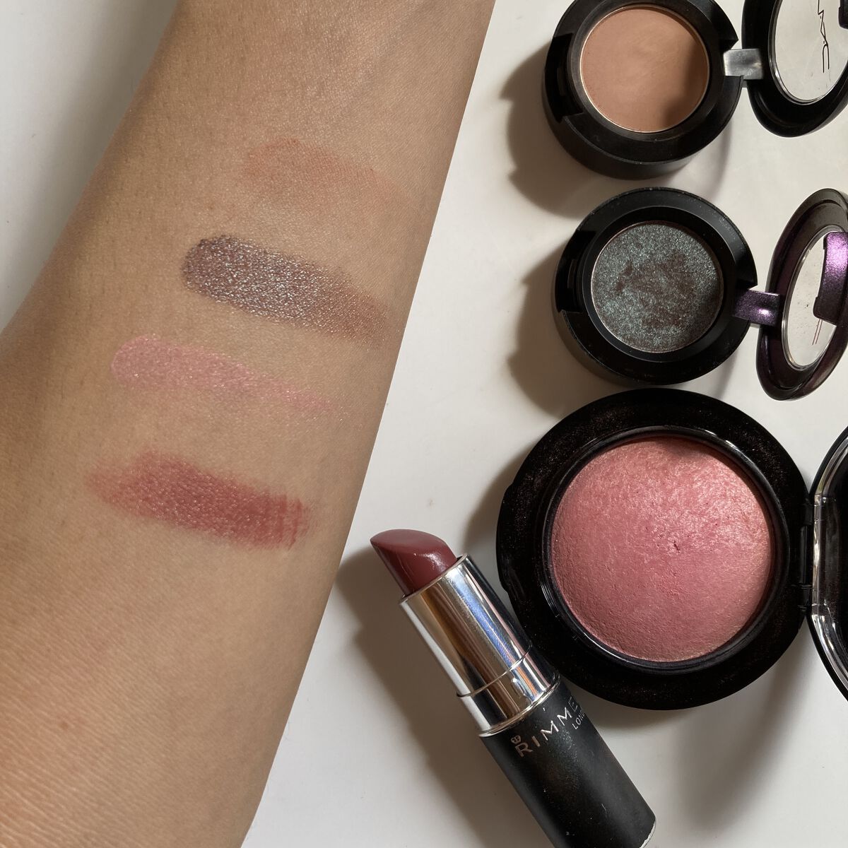 スモール アイシャドウ サン、タン アンド リピート/M・A・C/単色アイシャドウを使ったクチコミ（1枚目）