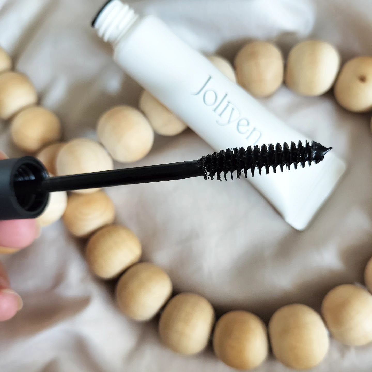 マスカラカラーフィクサー シアーブラック/Joliyen/眉マスカラを使ったクチコミ（2枚目）