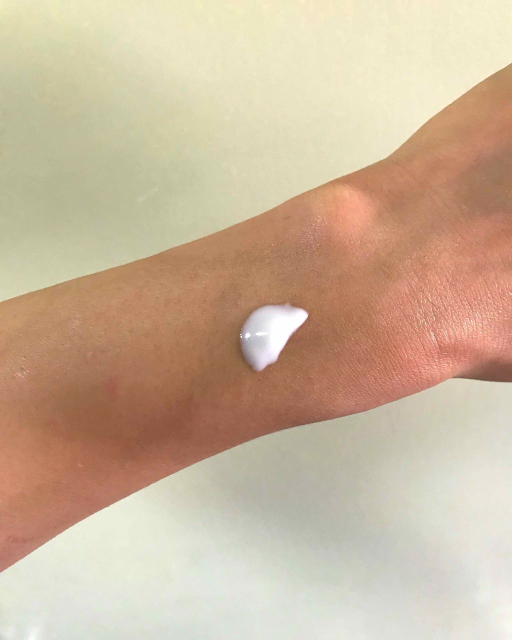 スーパーモイスチャーエッセンス/スキンアクア/日焼け止め・UVケアを使ったクチコミ（2枚目）