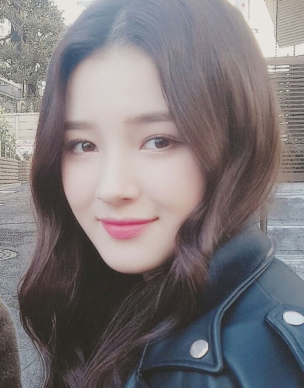 あ き on LIPS 「こういった雑談は初めてです!!気づけばフォロワー様が1000人..」(1枚目)