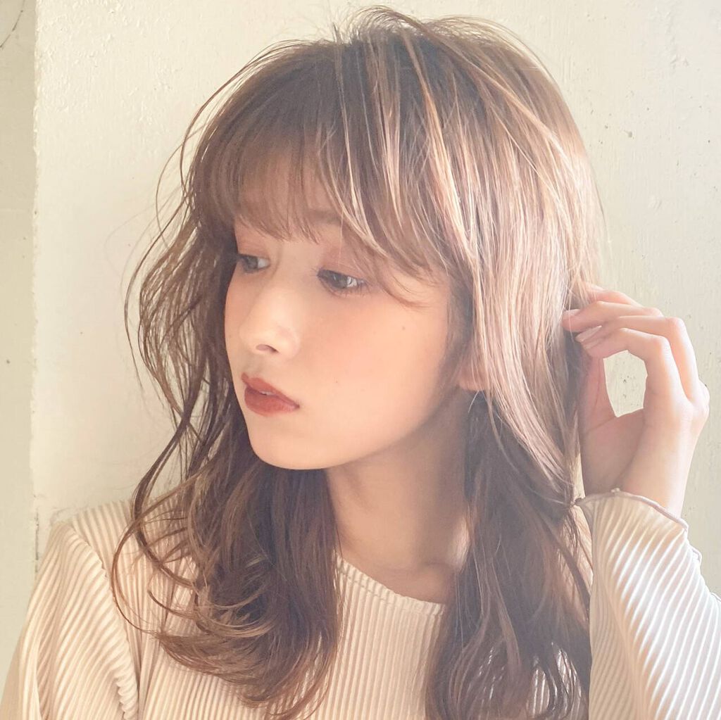 【リタッチカラーとは】根元何センチで美容院へ行く?頻度・値段を解説≪セルフ白髪染め・ブリーチのやり方も≫のサムネイル