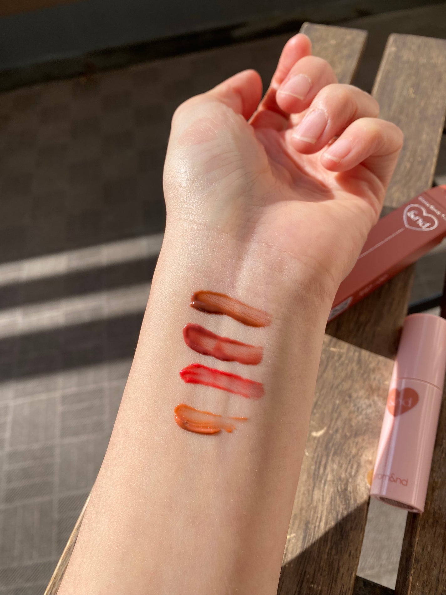 アンドバイロムアンド グラッシーボムティント/&nd by rom&nd/リップティントを使ったクチコミ(2枚目)