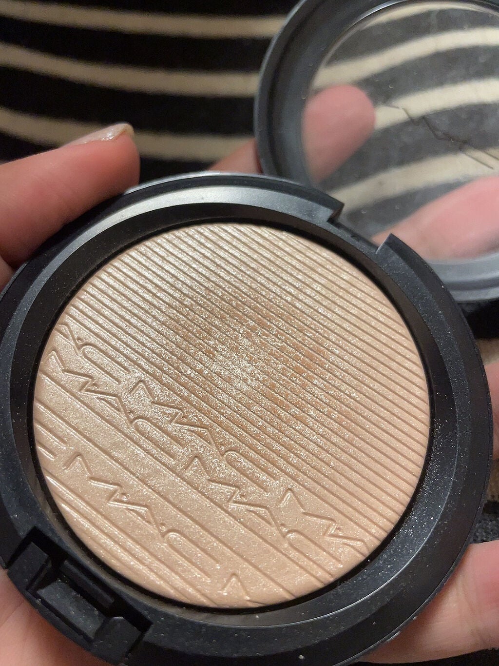 エクストラ ディメンション スキンフィニッシュ/M・A・C/プレストパウダーを使ったクチコミ(2枚目)