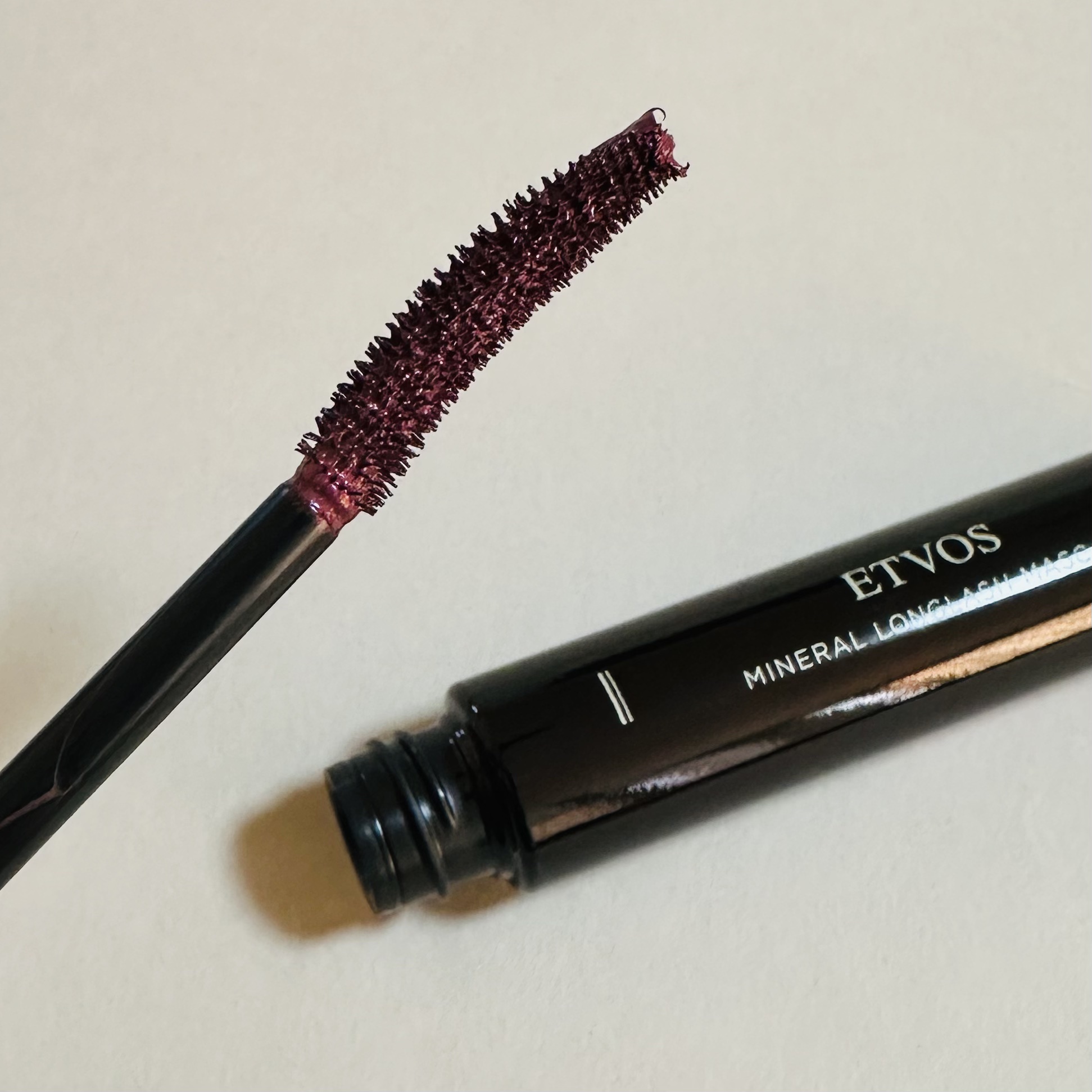 ミネラルロングラッシュマスカラ モーブボルドー/エトヴォス/マスカラを使ったクチコミ（2枚目）