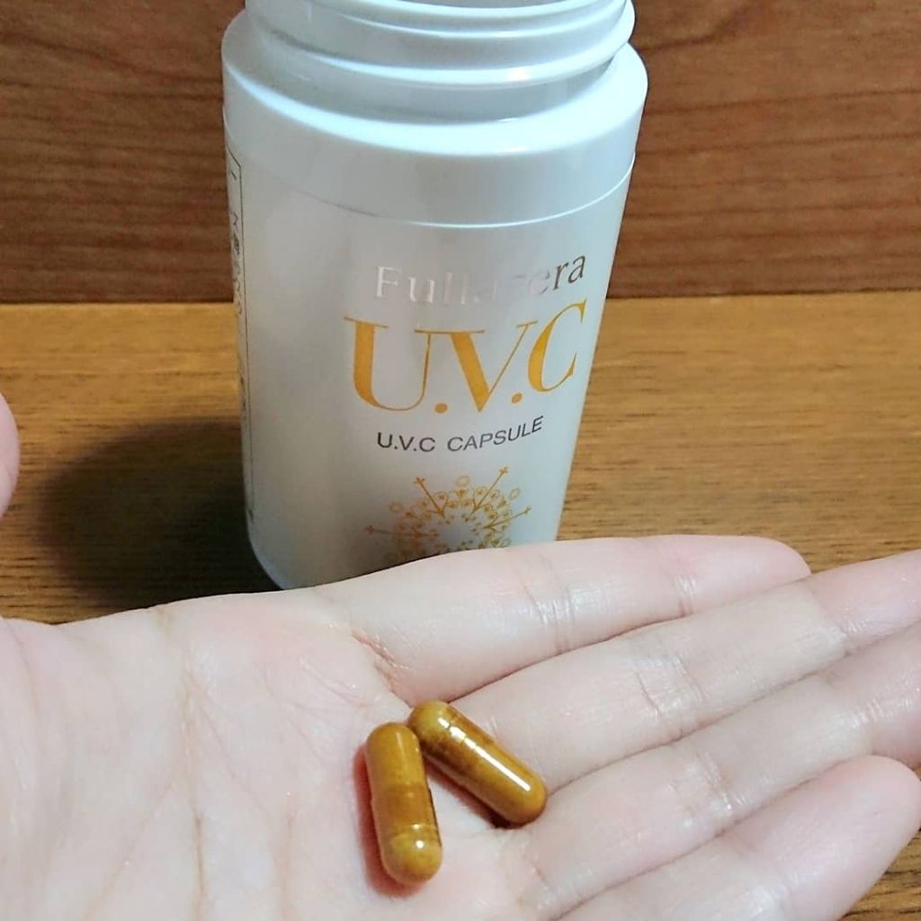 U.V.Cカプセル/フラセラ/美容サプリメントを使ったクチコミ（1枚目）