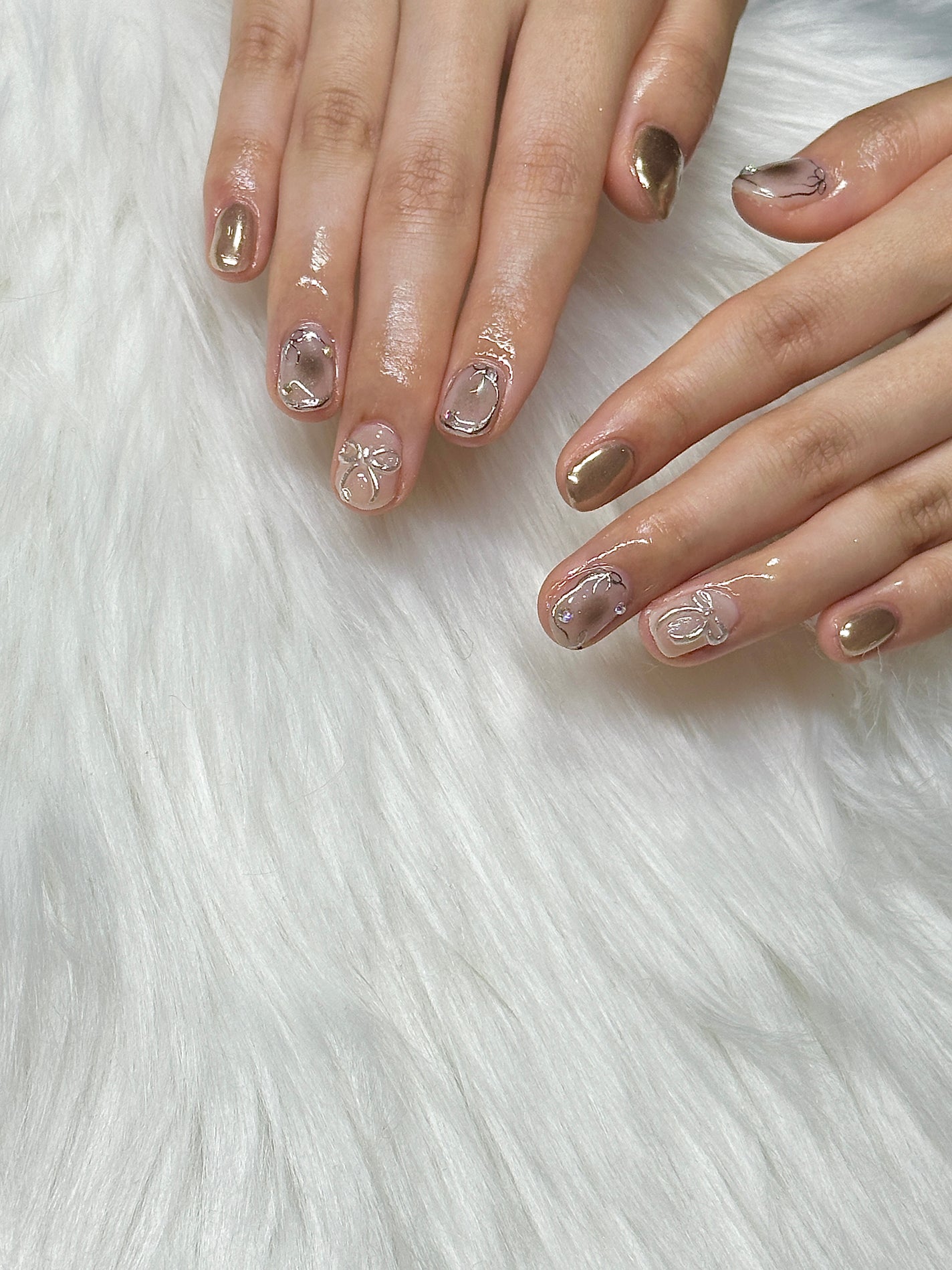 🐒ズボラママみっちゃんの高見えネイル💅 on LIPS 「別アングルかわいくて何度も載せたくなる成人式ネイル💅一生に一度..」(1枚目)