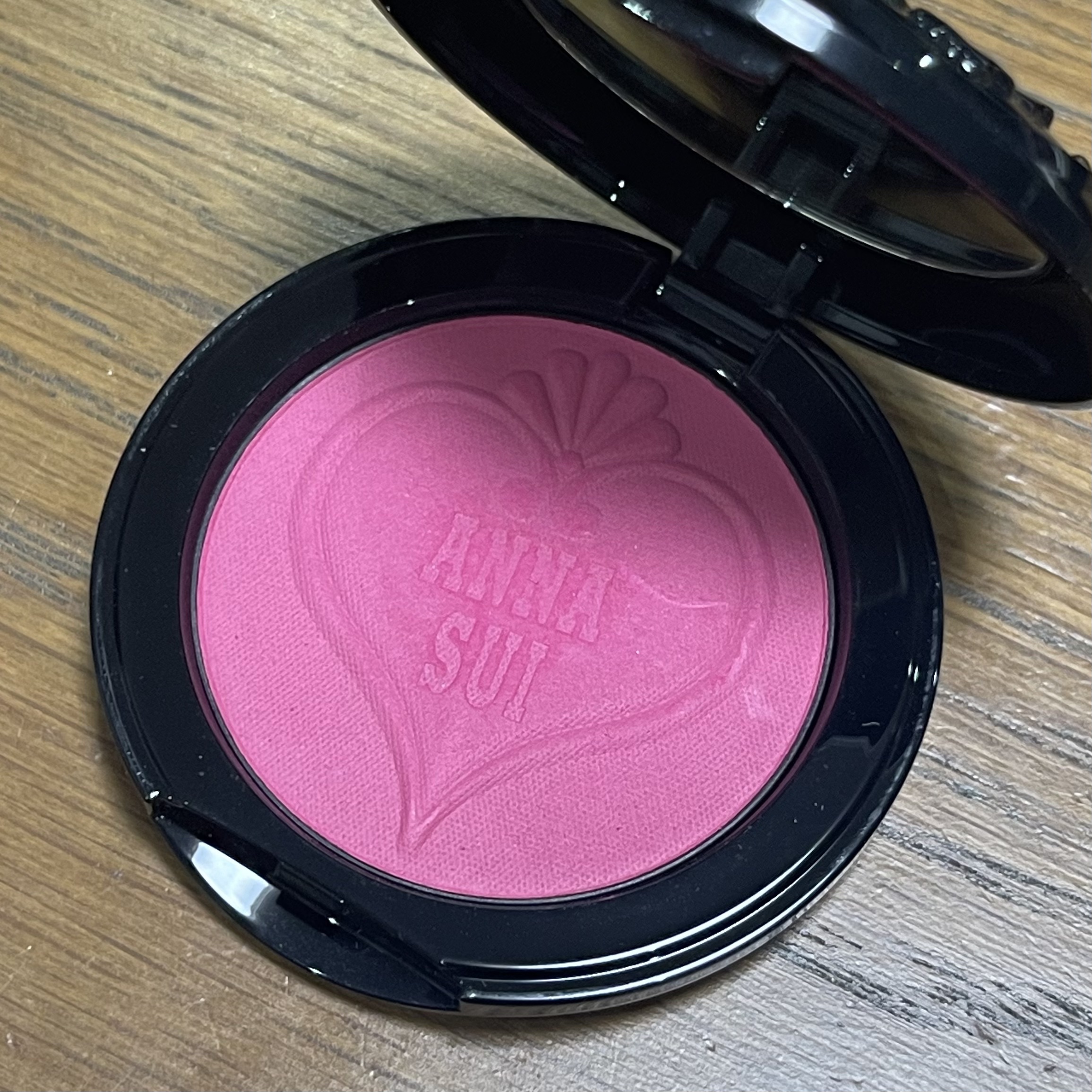 スイ ブラック パウダー ブラッシュ/ANNA SUI/パウダーチークを使ったクチコミ（2枚目）