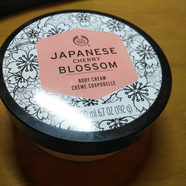 THE BODY SHOP ジャパニーズチェリーブロッサム ボディクリームのクチコミ「匂いが本当に優しいです。
伸びもいいし、保湿効果もあります。
寝る前に塗ってます。..」（1枚目）