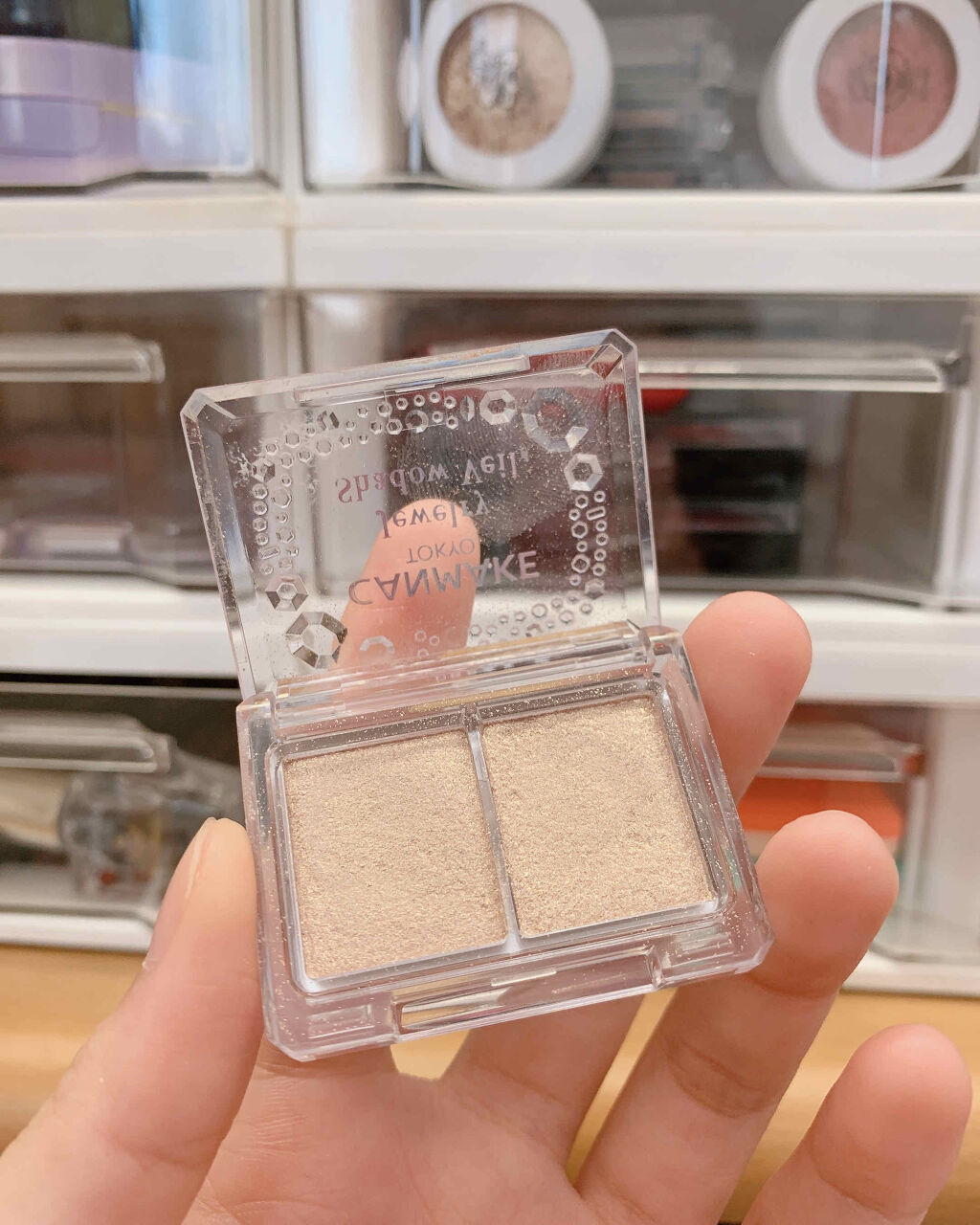 ジュエリーシャドウベール 02 ロマンティックゴールド/キャンメイク/アイシャドウパレットを使ったクチコミ（1枚目）