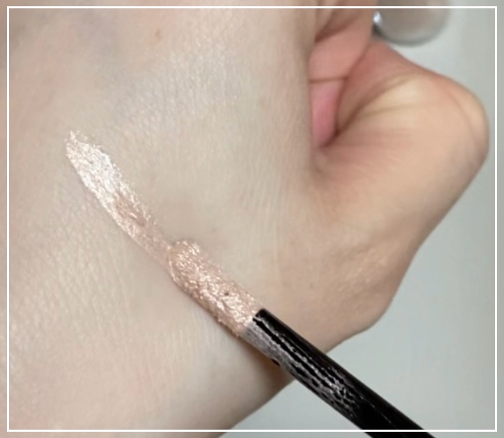 ミネラルウォータリーシャドー/エトヴォス/リキッドアイシャドウを使ったクチコミ（2枚目）