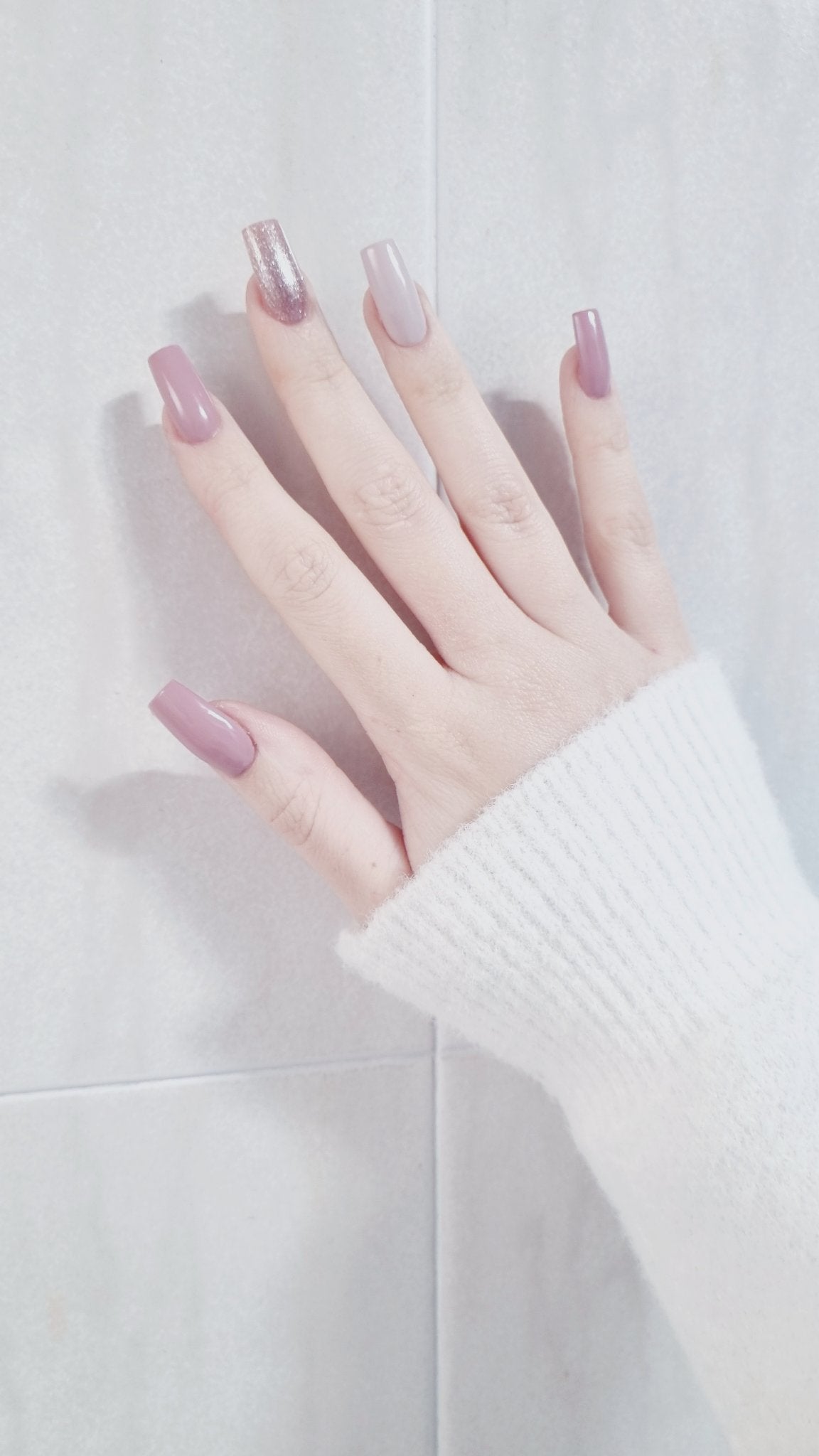 anemone on LIPS 「今回のクリスマのために小松菜々(ハチ)っぽいネールにした♡#は..」(2枚目)