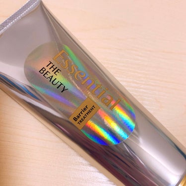 Essential THE BEAUTY 　
髪のキメ美容バリアトリートメント
200ｇ　￥1,320

リップスを通してエッセンシャル様から
いただきました✌🏻 ̖́-


雨の日や乾燥した日はパサつ