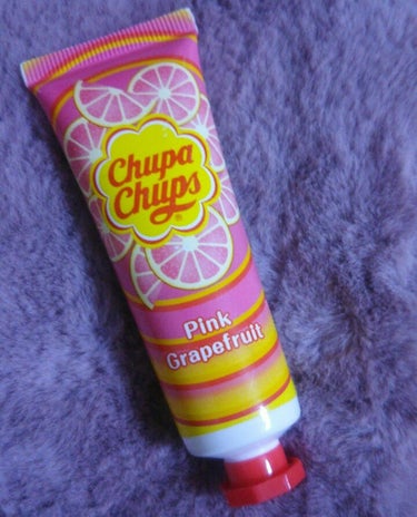 ✋)    チュッパチャプス ハンドクリーム
👃)     ピンクグレープフルーツの香り


パッケージが 可愛い ！🎶
匂いもピンクグレープフルーツの匂いがガンガン ！
肌に馴染んで凄くいい ！


