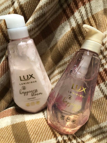 LUXさんからルミニーク ハピネスブルーム シャンプー／トリートメント
をいただきました◎

正直LUXって匂いがきつめなのが多いなぁという印象でしたがこれは違いました！
シャンプーとトリートメントした