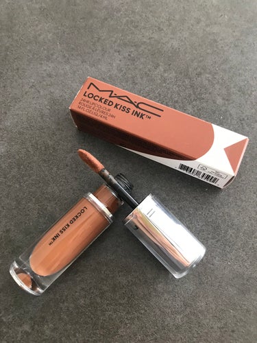 今回は春夏ちょい足しコスメを共有します。

✔️Mac  ロックドキスインクリップカラー　ポッシュ

発売してから欲しかったMac新リップ‼︎
本当に落ちないリップ。
アディクションのリキッドリップくら