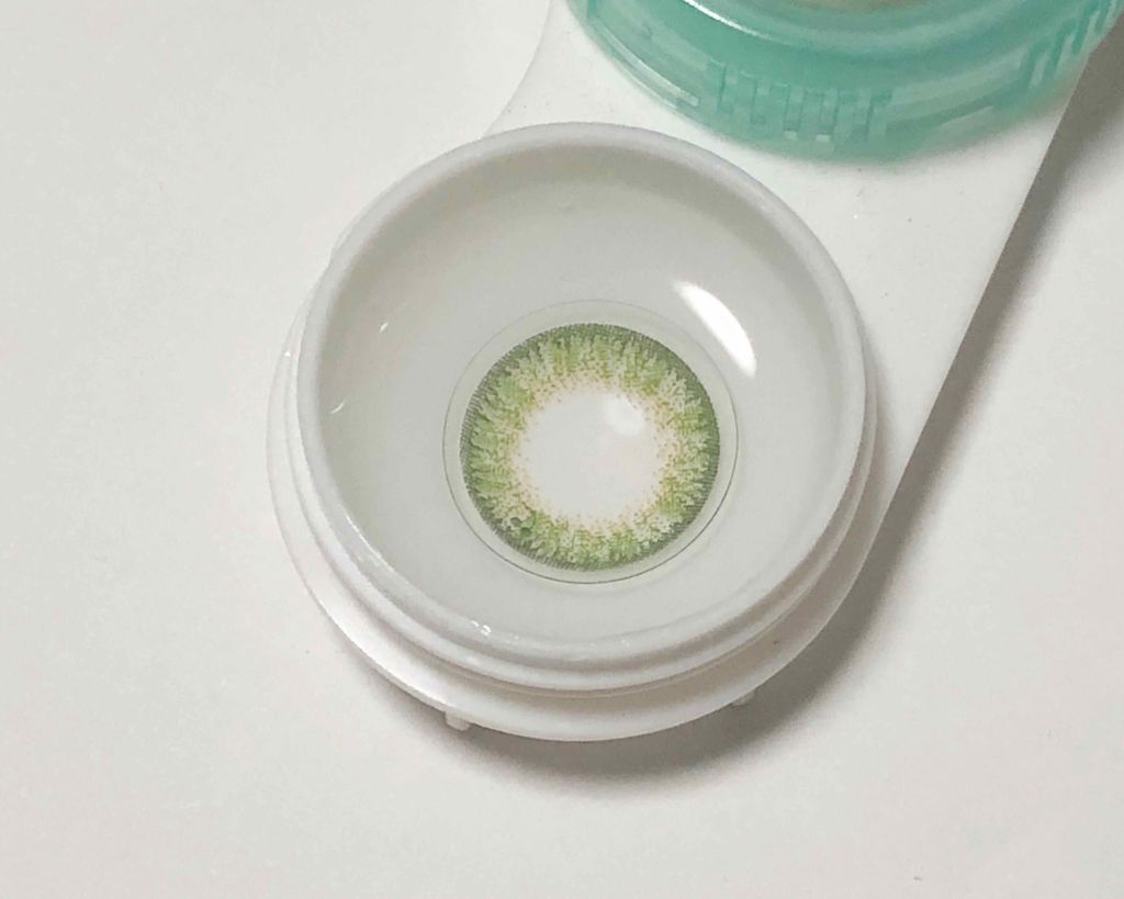 フラワーアイズ ワンデー クロッシェ/株式会社ビューフロンティア/ワンデー(1DAY)カラコンを使ったクチコミ(2枚目)