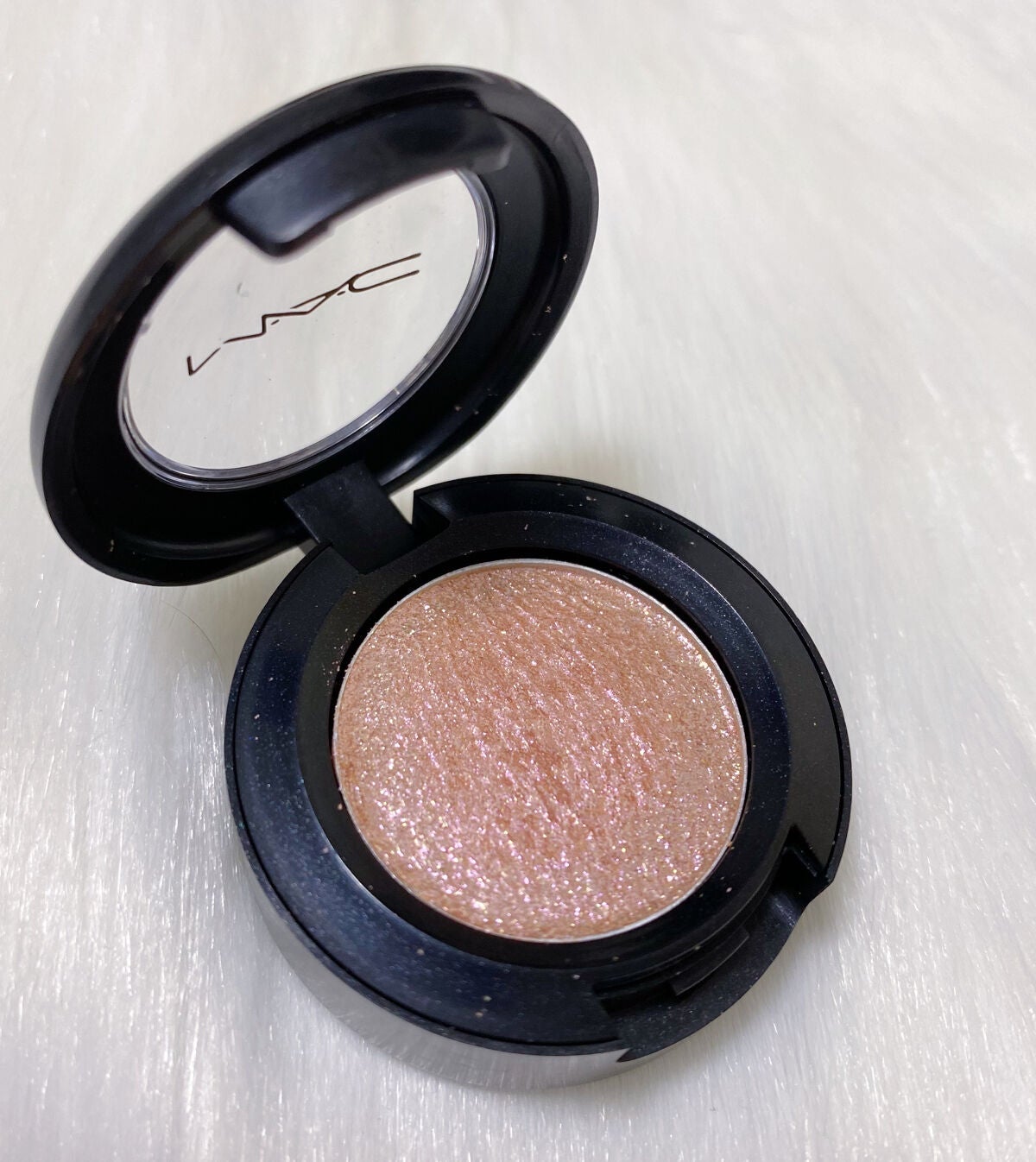 ダズルシャドウ/M・A・C/単色アイシャドウを使ったクチコミ(1枚目)