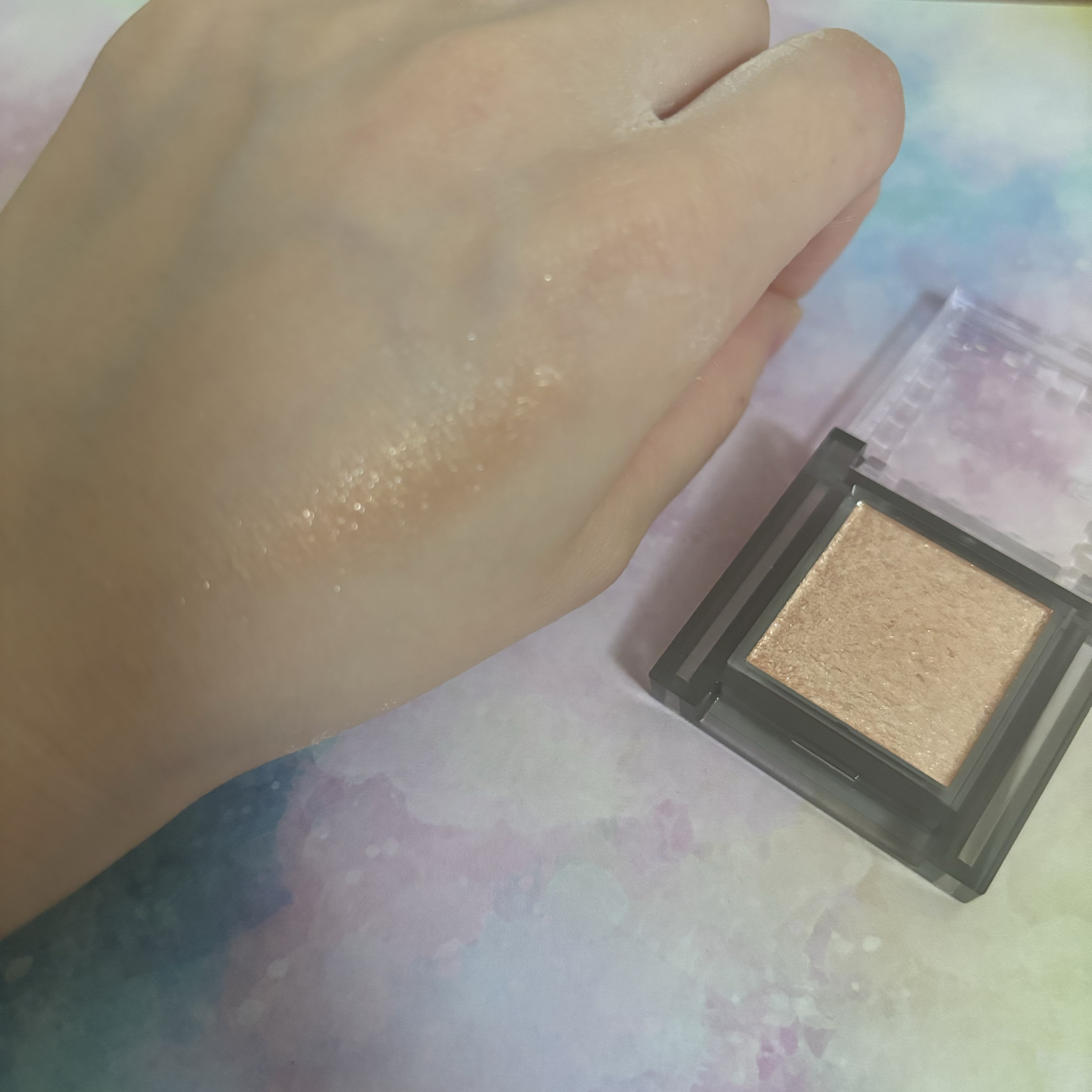 シングルシャイニーアイシャドウ 01　ムーンジェム/CEZANNE/アイシャドウを使ったクチコミ（1枚目）