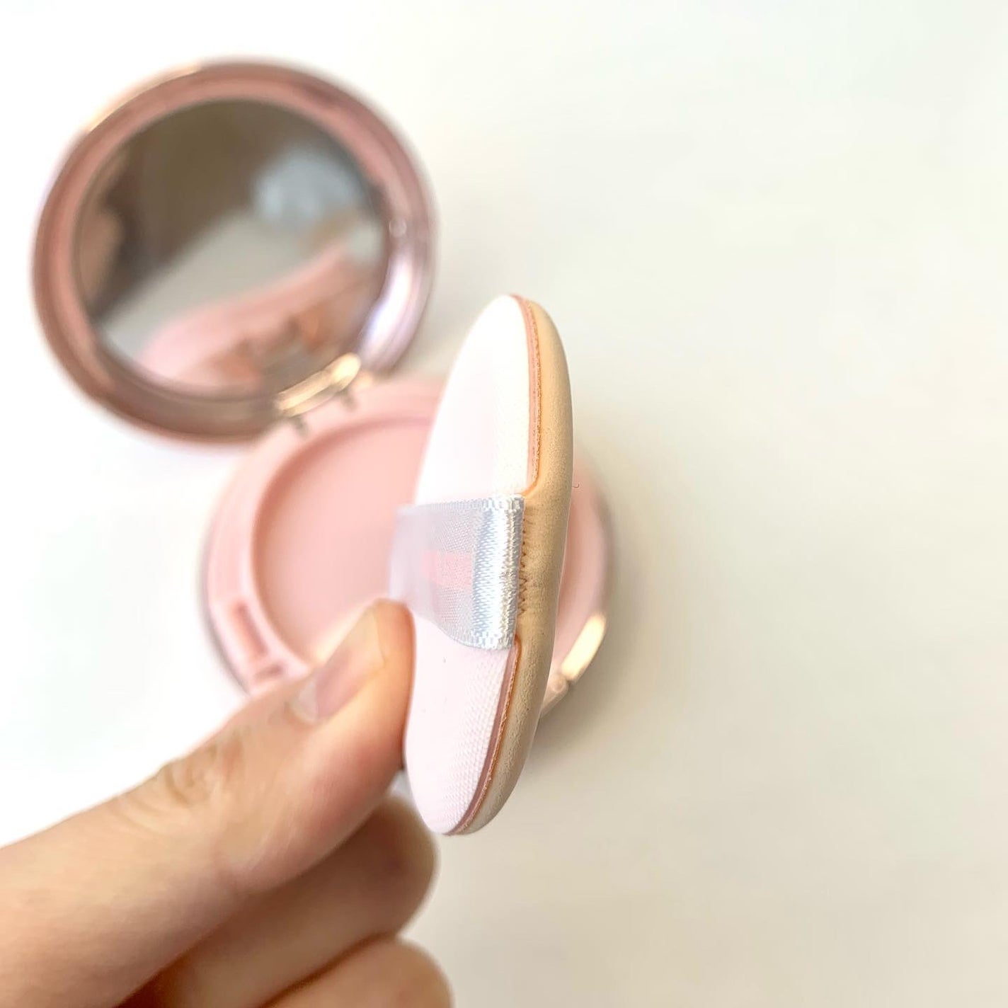 ハイパーカバーフィットクッション ピンク(桜エディション)/APRILSKIN/クッションファンデーションを使ったクチコミ(4枚目)