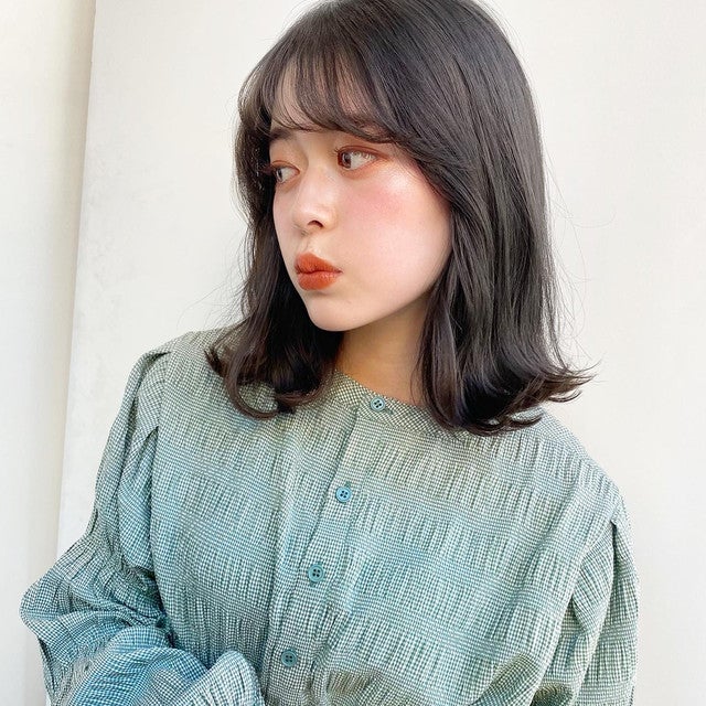 外ハネセミロングヘア