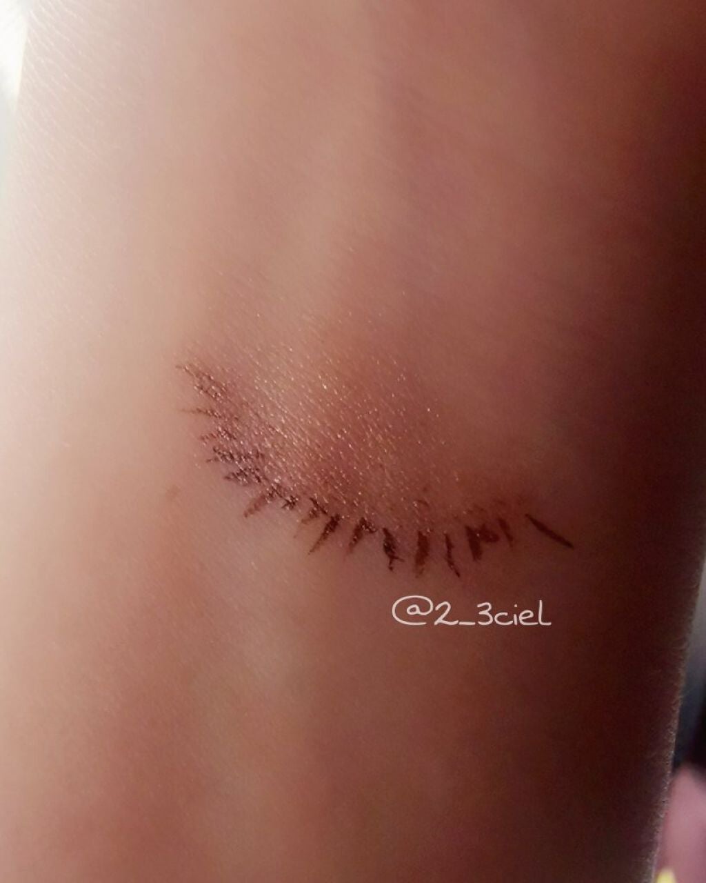 スキルレスライナー/LUMIURGLAS/リキッドアイライナーを使ったクチコミ(2枚目)