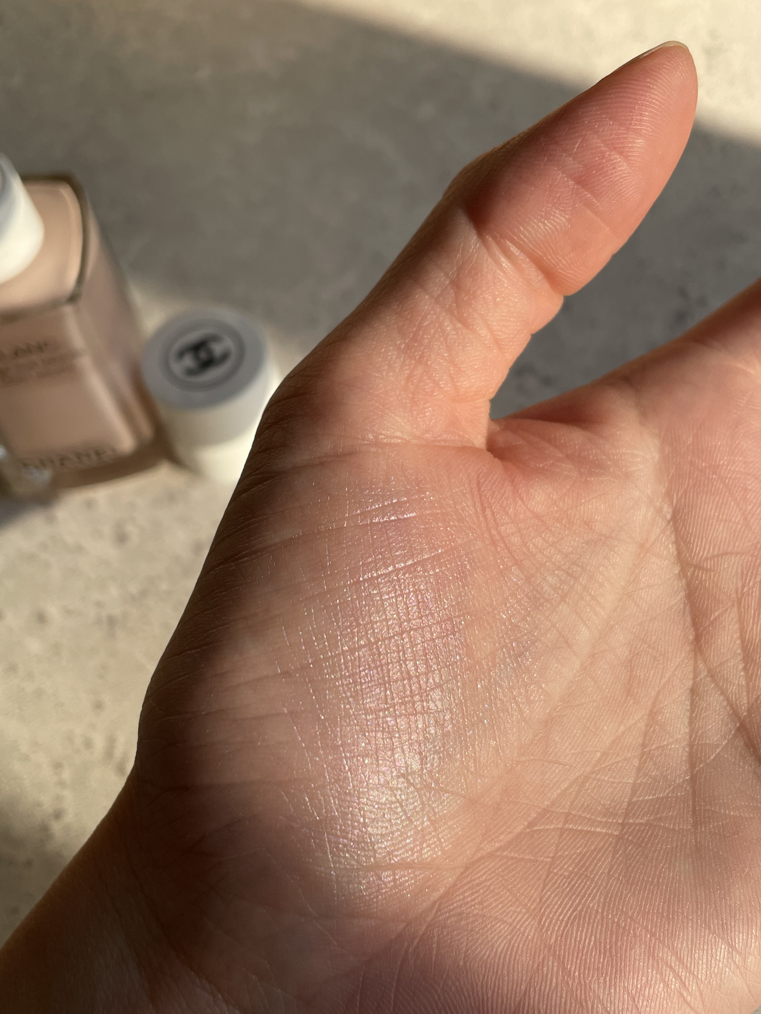 ル ブラン ロージー ドロップス/CHANEL/リキッドハイライトを使ったクチコミ（3枚目）