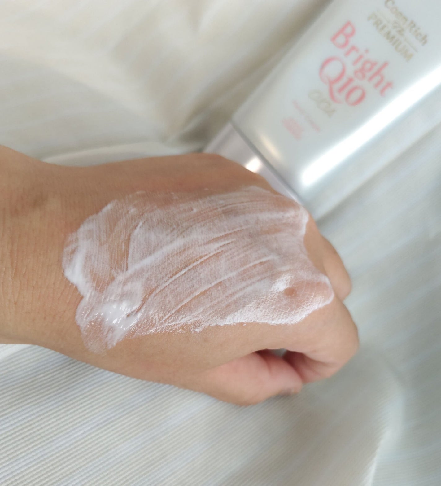 コエンリッチ ザ プレミアム ライトアップ モイストガード ハンドクリーム/コエンリッチQ10/ハンドクリームを使ったクチコミ(5枚目)