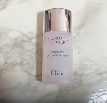 【使い切り】Diorのカプチュール トータル インテンシブ エッセンス ローションのサンプルです。

かなりの敏感肌というかゆらぎ肌になってしまった私、時々染みることがありましたがいい香りと共に気持ちよ