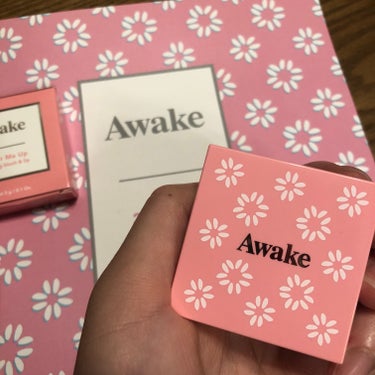 Awake
チアミーアップ グロウイング ブラッシュ＆リップ
01plum rose

このとろける質感がたまらない♡

発色がよくリップとしても使いやすいし、
ぼかしながらつければジュワッとジューシー