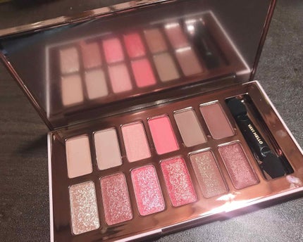 バレンタインボックス3ローズモーメント/VAVI MELLO/アイシャドウパレットを使ったクチコミ(2枚目)