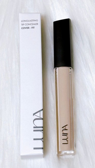 🐲LUNA
          LONGLASTING TIP CONCEALER🐲

  0.7 Ivory
   アイボリーベースのやや明るいベージュ


♦︎どんな肌悩みもテクニックレスでハイカバ