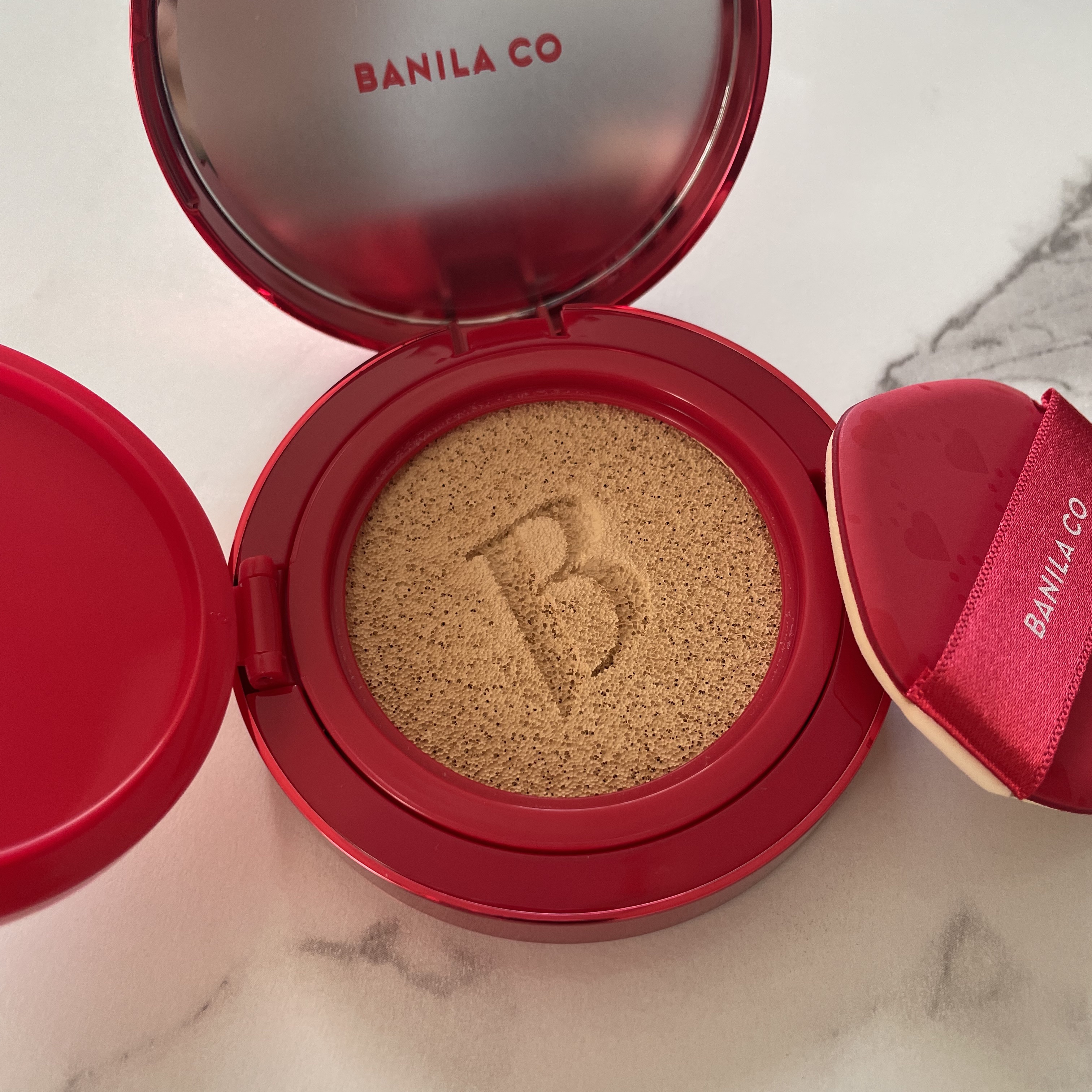 カバーリシャス アルティメット ホワイトクッション 21 アイボリー＜ハートエディション＞/BANILA CO/クッションファンデーションを使ったクチコミ（2枚目）