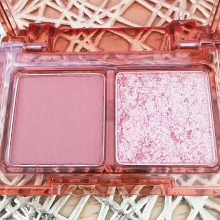 lilybyred Little Bitty Moment Shadowのクチコミ「lilybyred
●リトルビティモーメントシャドウ
01 ロマンチックモーメント:ソフトロ.....」(2枚目)